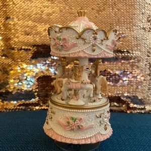 Wind up musical carousel